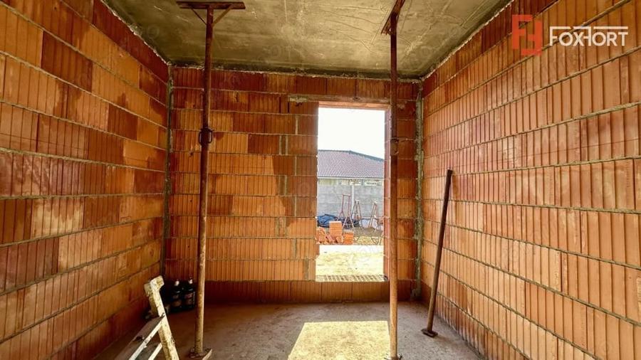 Casă cu 4 camere cu Teren 340 Mp în Sânandrei