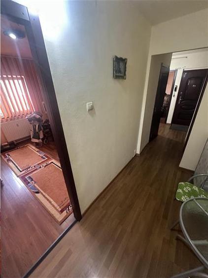 Apartament cu 3 camere decomandat, mobilat în Lipovei