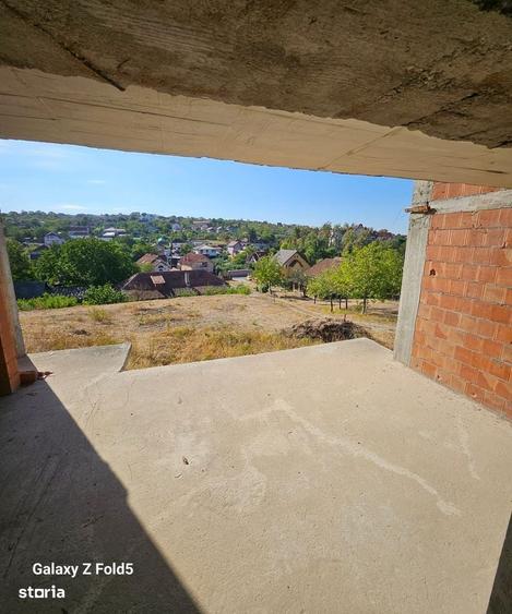 Casă cu 4 camere cu Teren 1400 Mp în Central