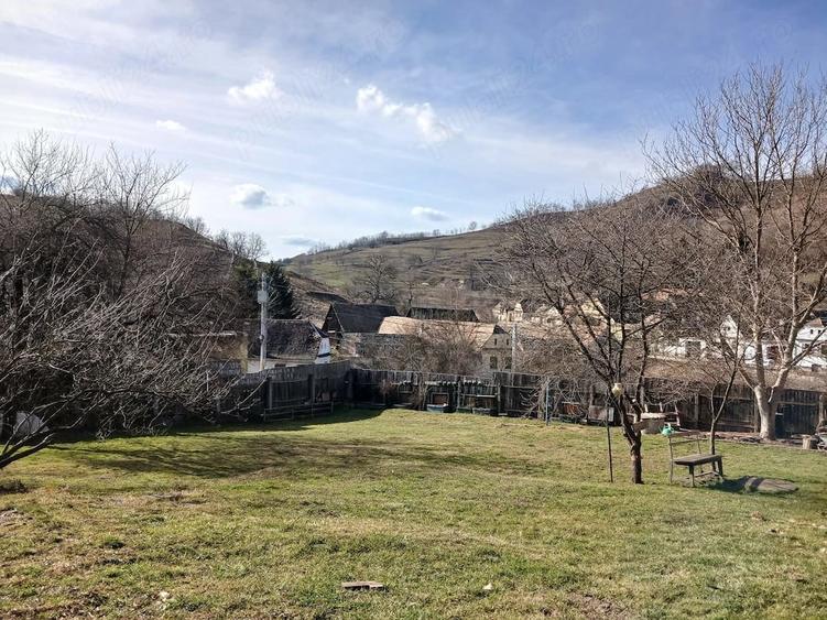 Casă cu Teren 2142 Mp în Richiș
