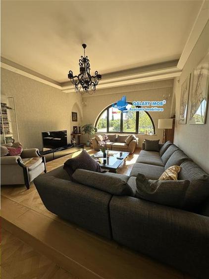 Casă cu 5 camere cu Teren 4500 Mp în Snagov