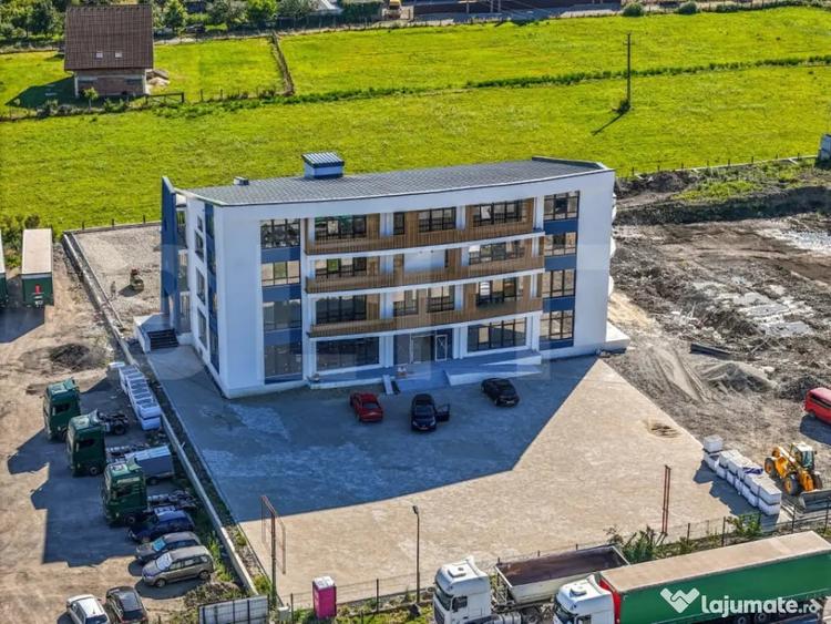 Spațiu comercial, de 2,351 mp, în Central