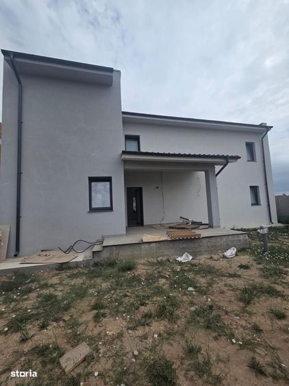 Casă cu 4 camere în Preajba