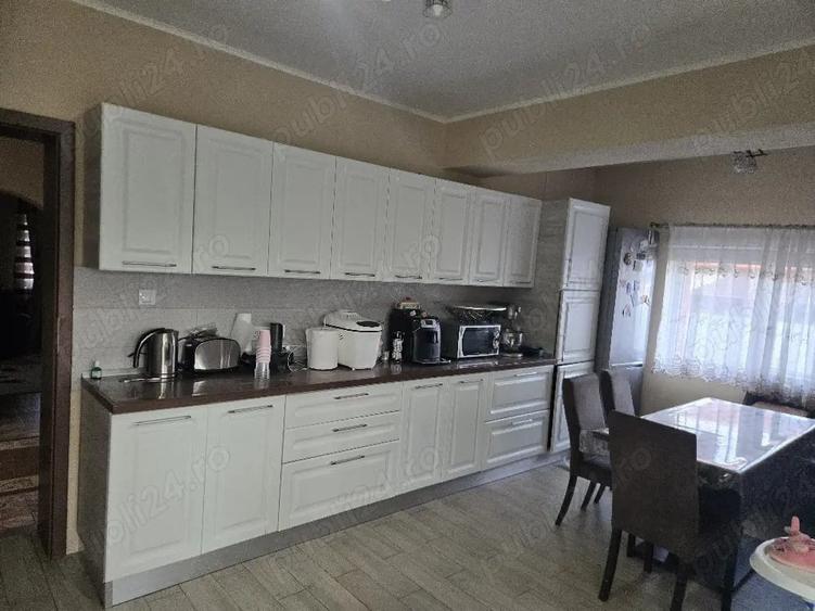 Casă cu 6 camere cu Teren 530 Mp în Central