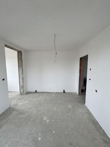 Duplex cu 4 camere cu Canalizare în Moșnița Nouă