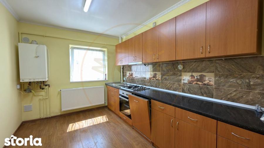 Apartament cu 3 camere semidecomandat în Central