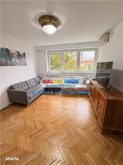 Apartament cu 3 camere, mobilat în Tei