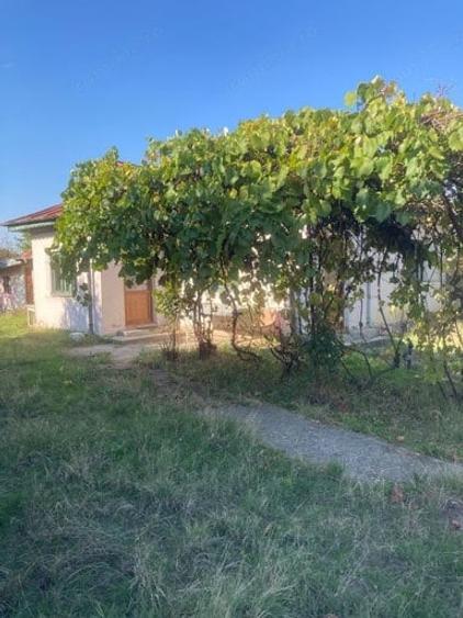 Casă cu 3 camere în Prundu