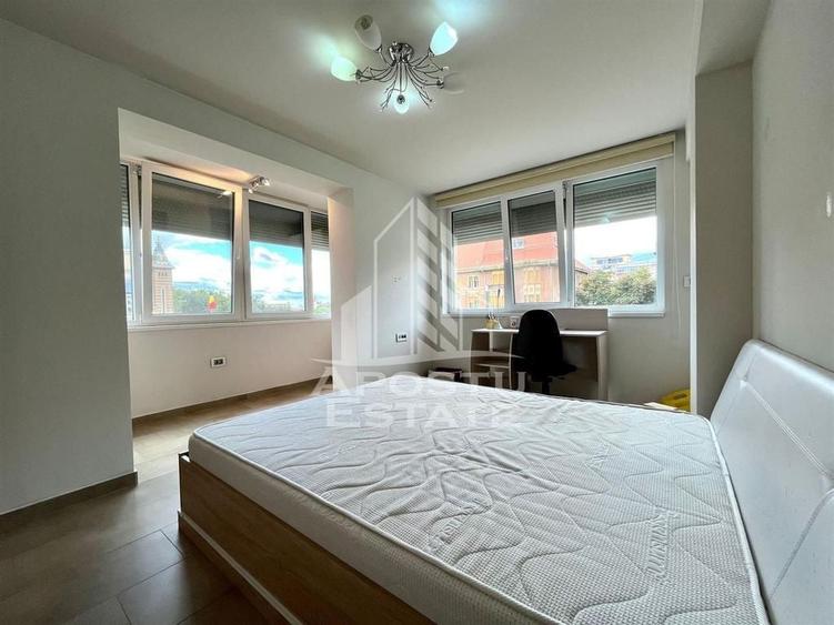 Apartament cu 3 camere semidecomandat, mobilat în Vest