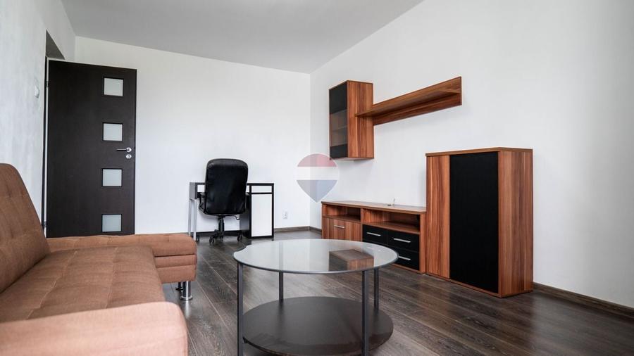 Apartament cu 3 camere decomandat, mobilat în Periferie