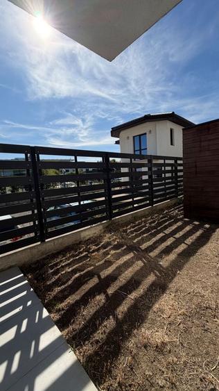 Duplex cu 5 camere cu Canalizare în Exterior Nord