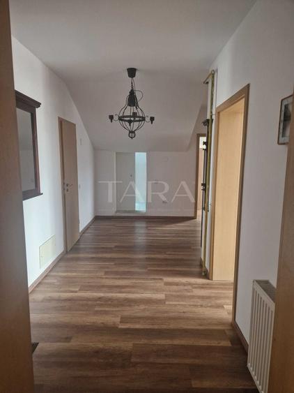 Apartament cu 4 camere decomandat în Florești