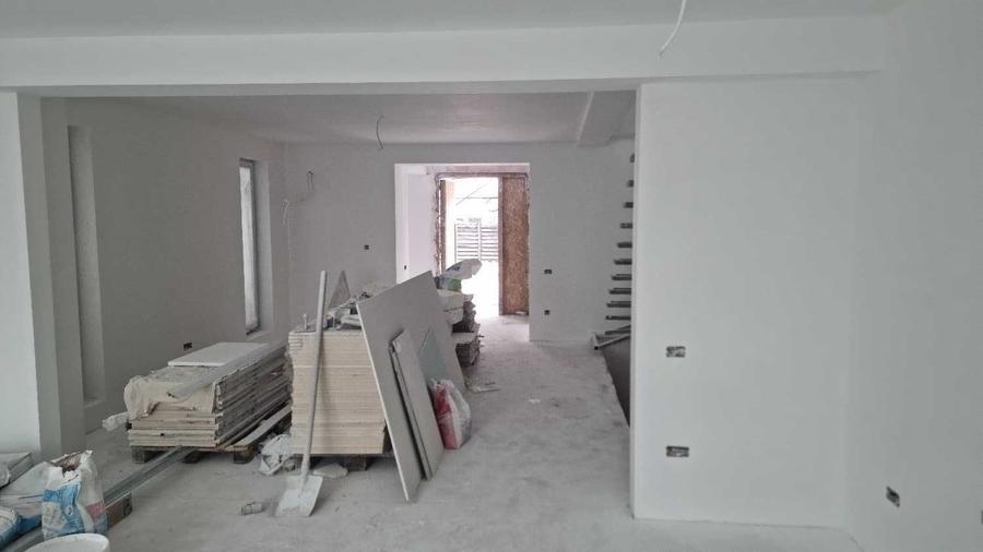Casă individuală cu 4 camere cu Canalizare în Odăile