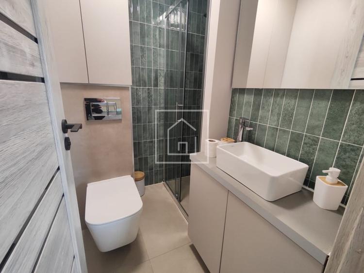 Apartament cu 3 camere semidecomandat, mobilat în Periferie