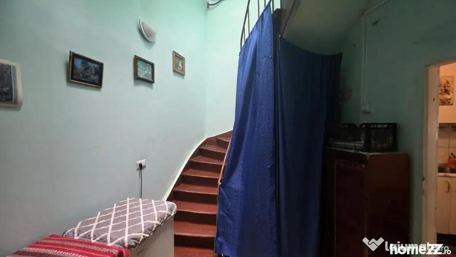 Apartament cu 5 camere decomandat în Armeneasca