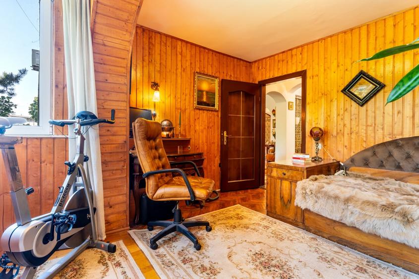 Apartament cu 3 camere semidecomandat, mobilat în Plopilor