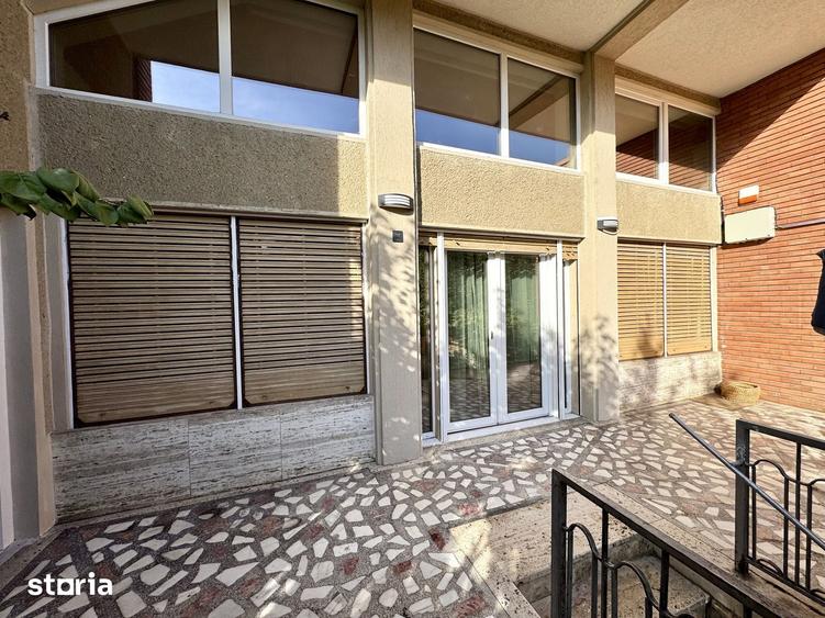 Apartament cu 3 camere decomandat în Boul Roșu