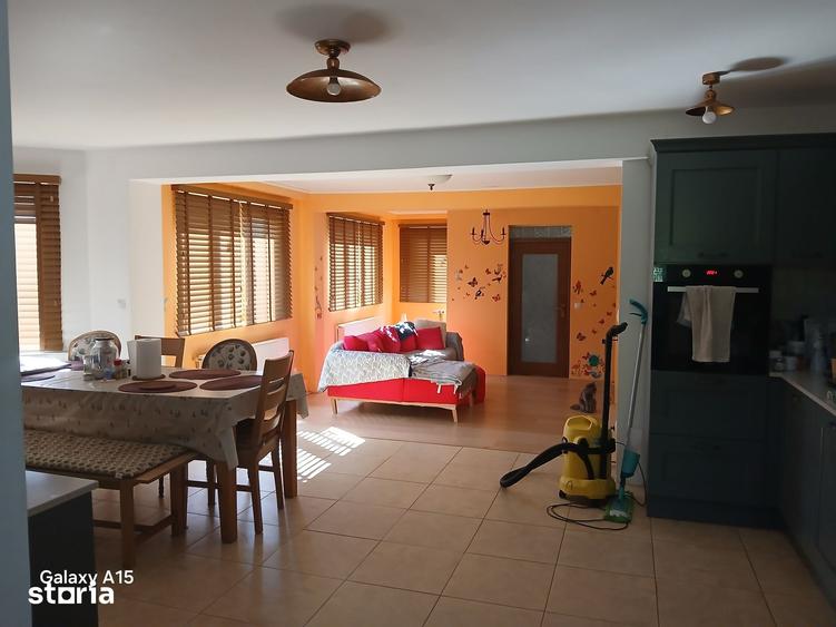 Casă cu 5 camere cu Teren 1500 Mp în Drajna
