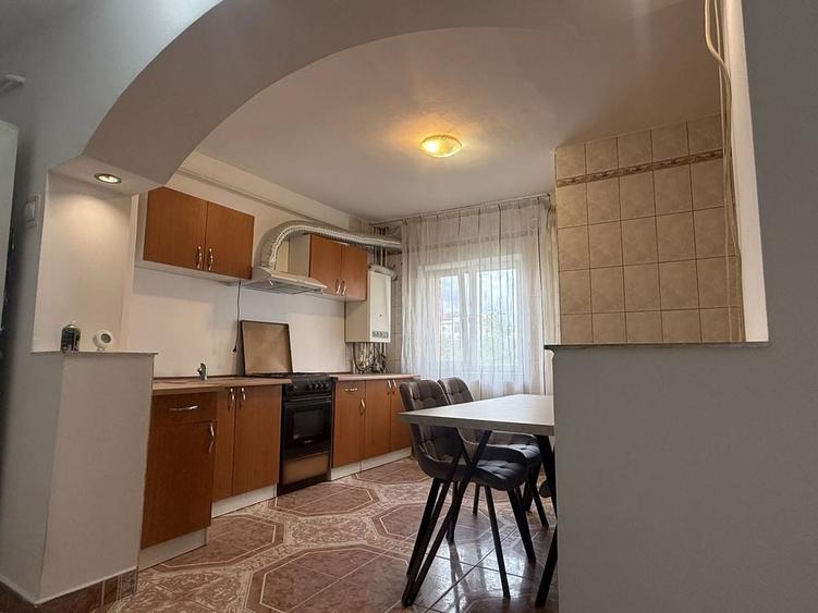 Apartament cu 2 camere decomandat în 1 Mai