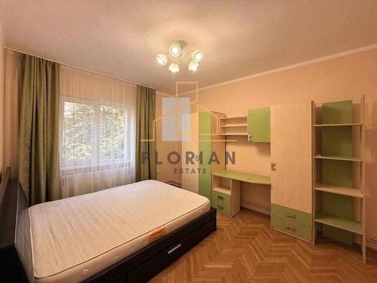 Apartament cu 4 camere decomandat în Neptun