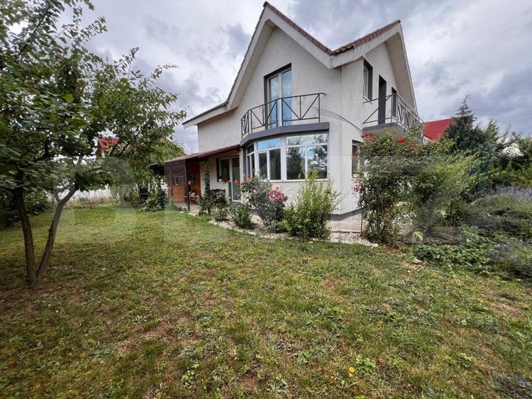 Casă individuală cu 4 camere cu Canalizare în Central