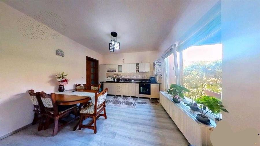 Casă cu 4 camere în Unirii