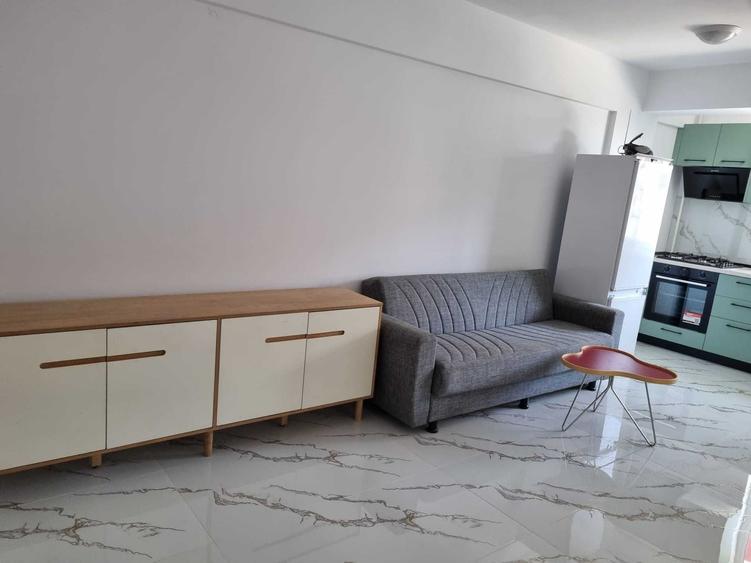 Garsonieră decomandată în Sud