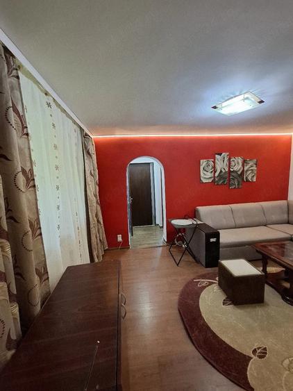 Apartament cu 3 camere semidecomandat în Central