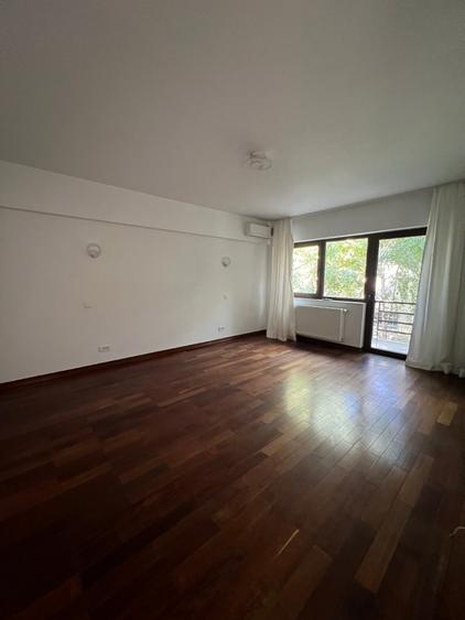 Casă individuală cu 5 camere cu Teren 270 Mp în Pipera