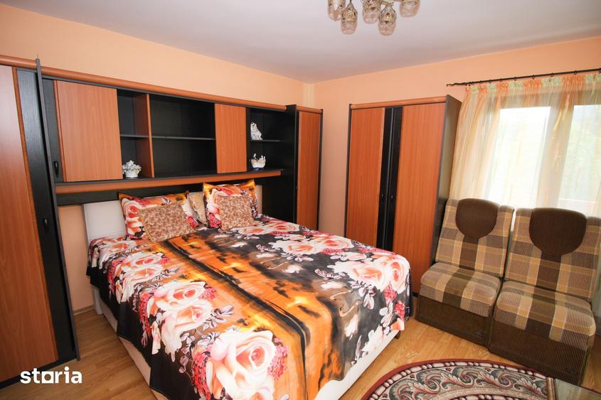 Casă cu 8 camere cu Teren 137 Mp în Central