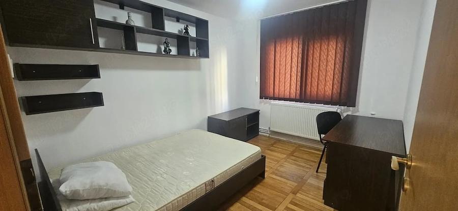 Apartament cu 4 camere decomandat în Aradului