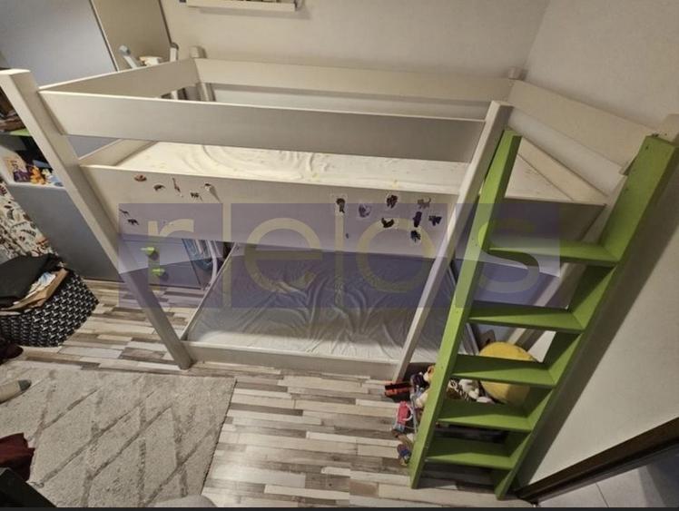 Apartament cu 3 camere semidecomandat în Dristor