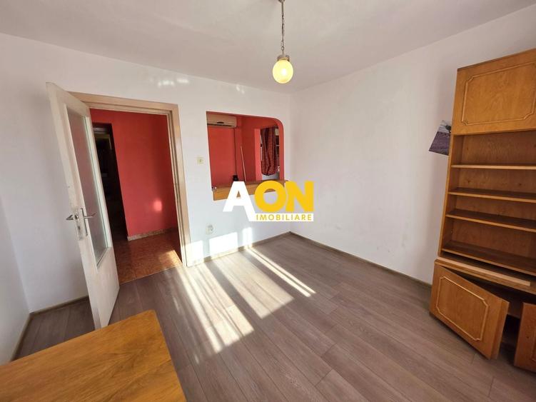 Apartament cu 3 camere decomandat, mobilat în Central