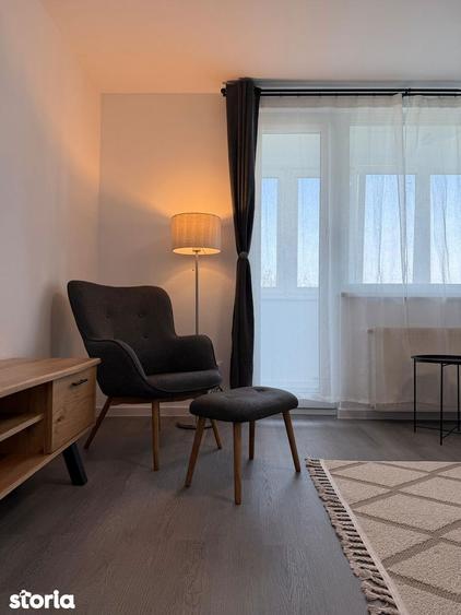 Apartament cu 3 camere decomandat în Cornișa