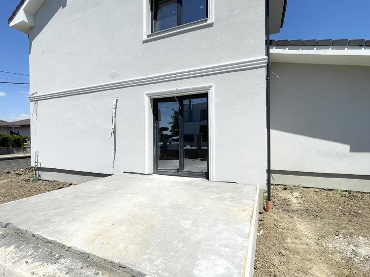 Duplex cu 4 camere cu Canalizare în Moșnița Nouă