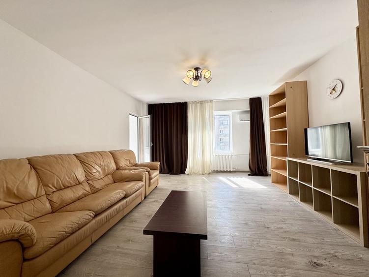 Apartament cu 3 camere decomandat, mobilat în Nerva Traian