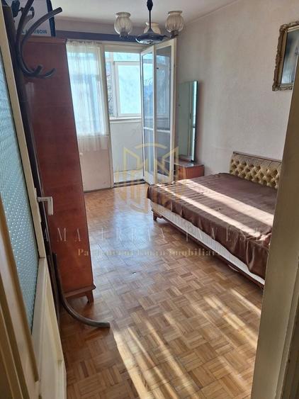 Apartament cu 3 camere semidecomandat în Giulești