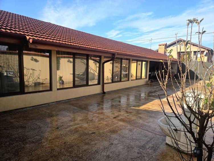 Casă cu 2 camere cu Teren 200 Mp în Hinova