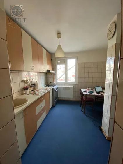 Apartament cu 3 camere semidecomandat, mobilat în Brâncoveanu