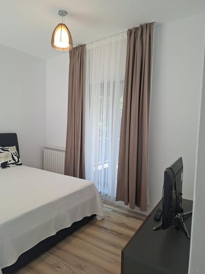 Apartament cu 3 camere semidecomandat în Calea Călărașilor