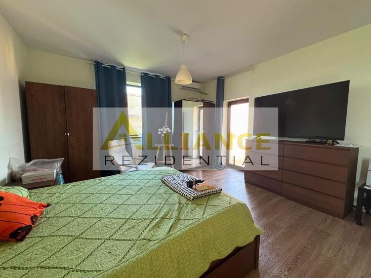 Casă individuală cu 7 camere decomandat cu Canalizare în Central