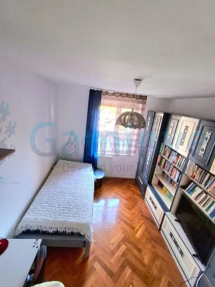 Apartament cu 4 camere decomandat, mobilat în Sânmartin