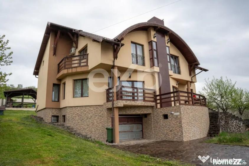 Casă cu 4 camere cu Teren 6436 Mp în Central