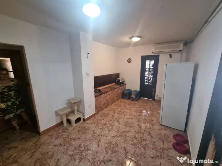 Apartament cu 2 camere decomandat în Far