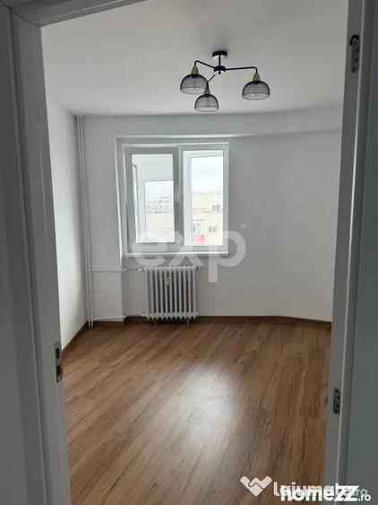 Apartament cu 4 camere decomandat în Tineretului