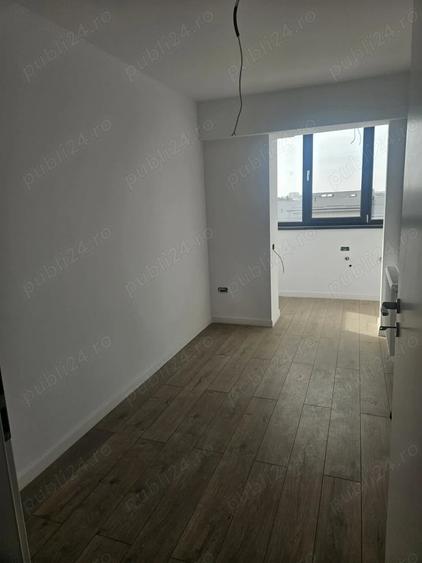 Apartament cu 4 camere decomandat în Dobroești