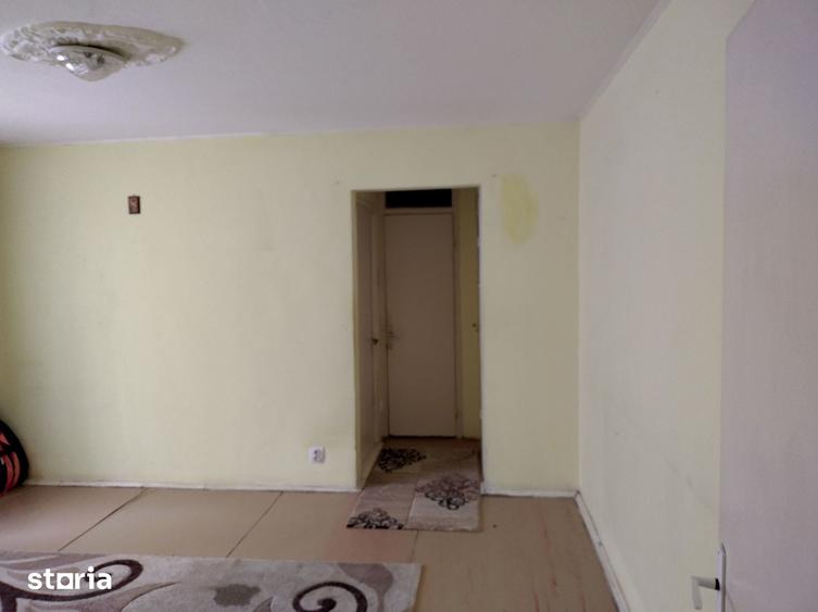 Apartament cu 2 camere semidecomandat în Ferentari