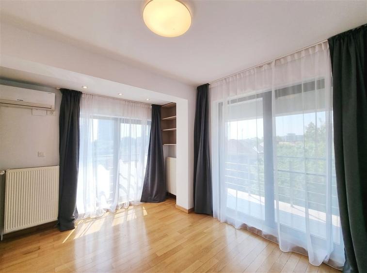 Apartament cu 4 camere decomandat în Floreasca