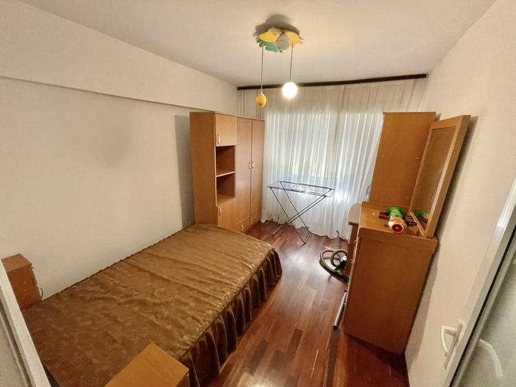 Apartament cu 3 camere decomandat în Complex Studențesc
