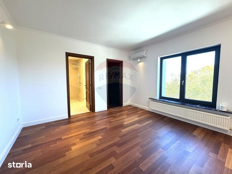 Casă cu 7 camere cu Teren 1000 Mp în Pipera